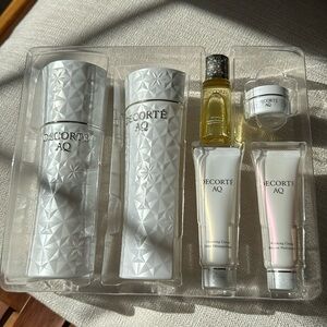 Brand New in Box Decorte AQ Perfect Repair Kit J-Skin Travel Minis $250 value